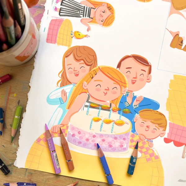 "Ilustración colorida de una familia celebrando el cumpleaños de una niña pequeña. La niña está soplando las velas de su pastel de cumpleaños rodeada de sus padres y un niño más pequeño. La escena muestra un estilo alegre y detallado con lápices de colores y crayones en tonos cálidos. En el fondo se ven otros detalles, como un pequeño pollo amarillo y juguetes, dando un ambiente festivo y de celebración."